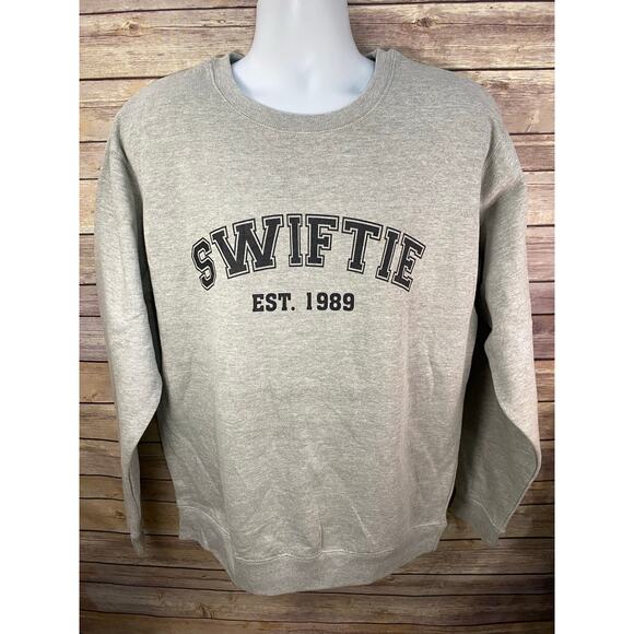 Taylor Swift Swiftie Est. 1989 Gray Sweatshirt Womens Large - Picture 1 of 6